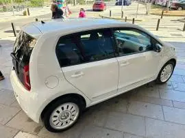 Volkswagen up! 1.0 12V BlueMotion 75 cv, 8.900 €