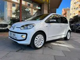 Volkswagen up! 1.0 12V BlueMotion 75 cv, 8.900 €