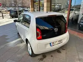 Volkswagen up! 1.0 12V BlueMotion 75 cv, 8.900 €