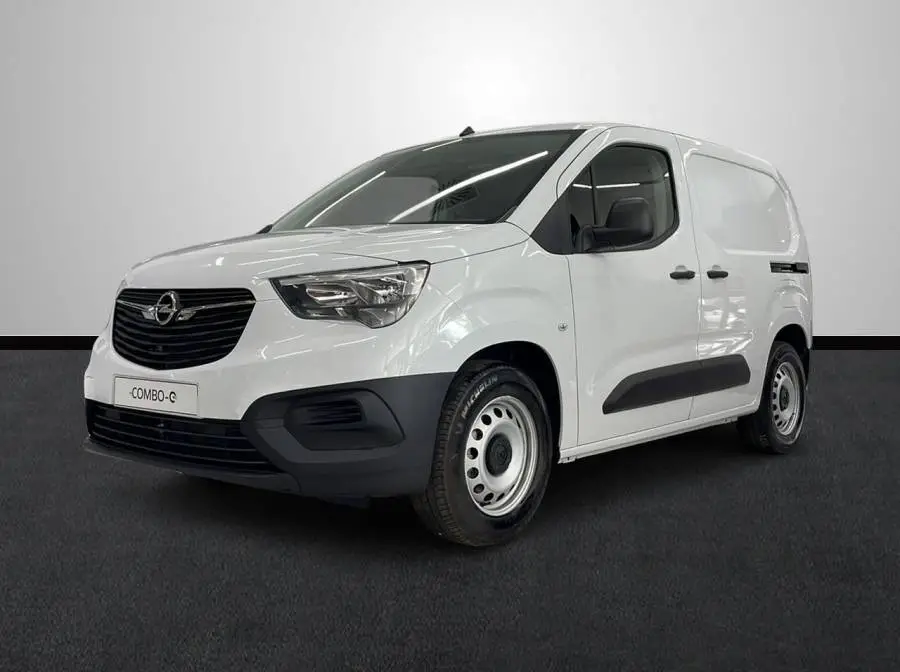 Opel Combo E Cargo L 800 Kg 50 kWh 100 kW, 35.699 €