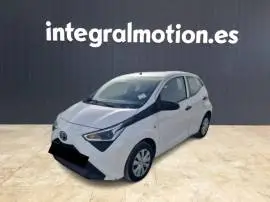 Toyota Aygo 1.0 70 x-play, 12.900 €