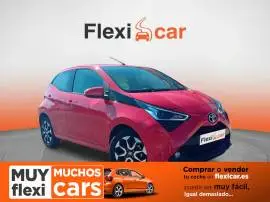 Toyota Aygo 1.0 70 x-play, 13.990 €