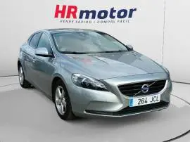 Volvo V40 Momentum, 13.490 €