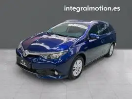 Toyota Auris 1.8 140H Active Touring Sports, 15.900 €