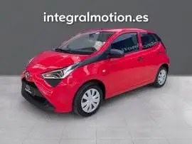 Toyota Aygo 1.0 70 x-play, 12.900 €