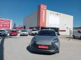 Toyota C-HR 1.8 140H Advance gris 2024, 31.600 €