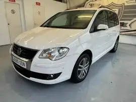 Volkswagen Touran 2.0 TDI 140CV HIGHLINE, 10.495 €