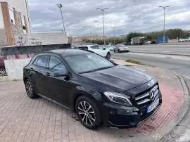 Mercedes GLA 200 amg line, 16.999 €