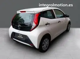 Toyota Aygo 1.0 70 x-play, 12.990 €