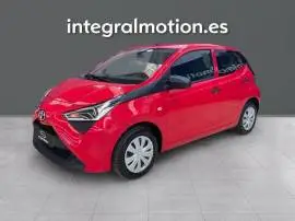 Toyota Aygo 1.0 70 x-play, 12.900 €