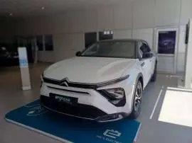 Citroën C5 X  Hybrid 225 e-EAT8 Shine, 39.800 €