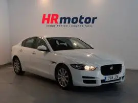 Jaguar XE Pure, 15.900 €