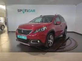 Peugeot 2008   1.2 PureTech 81KW (110CV) S&S Allur, 15.400 €