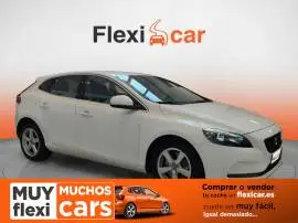 Volvo V40 2.0 D3 Momentum, 13.990 €