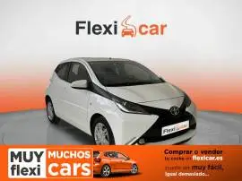 Toyota Aygo 1.0 70 x-play, 13.490 €